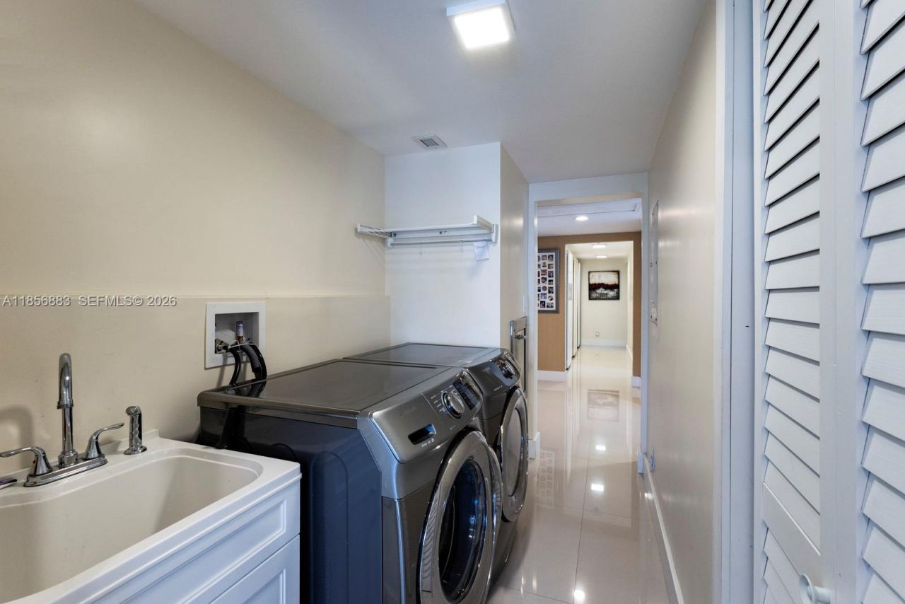 5660 Collins Ave, Unit 4B, Miami Beach, FL 33140 Photo