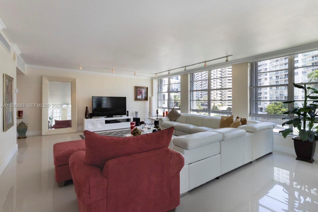 5660 Collins Ave, Unit 4B, Miami Beach, FL 33140 Photo