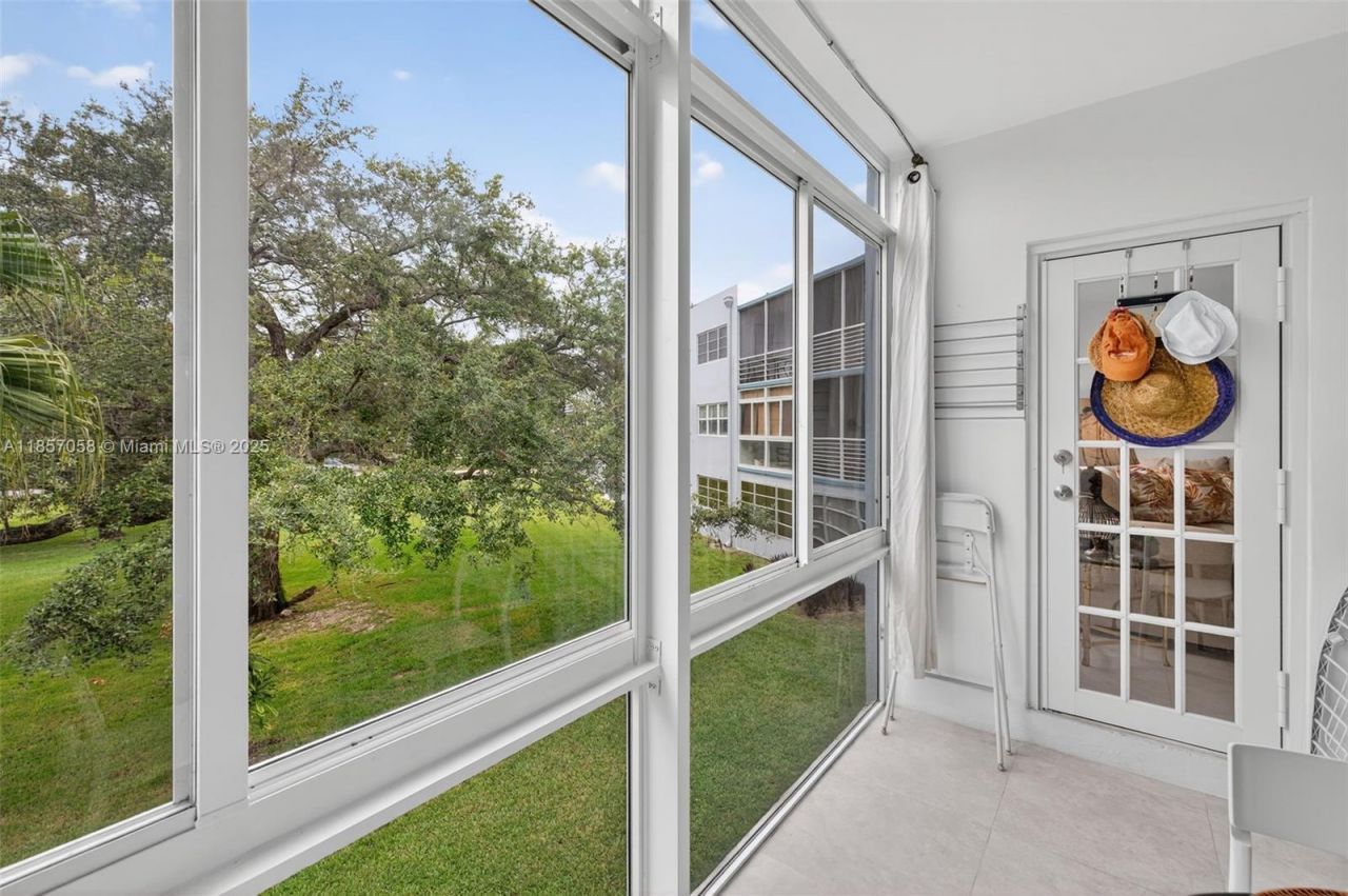 2200 Park Ln, Unit 205, Hollywood, FL 33021 Photo