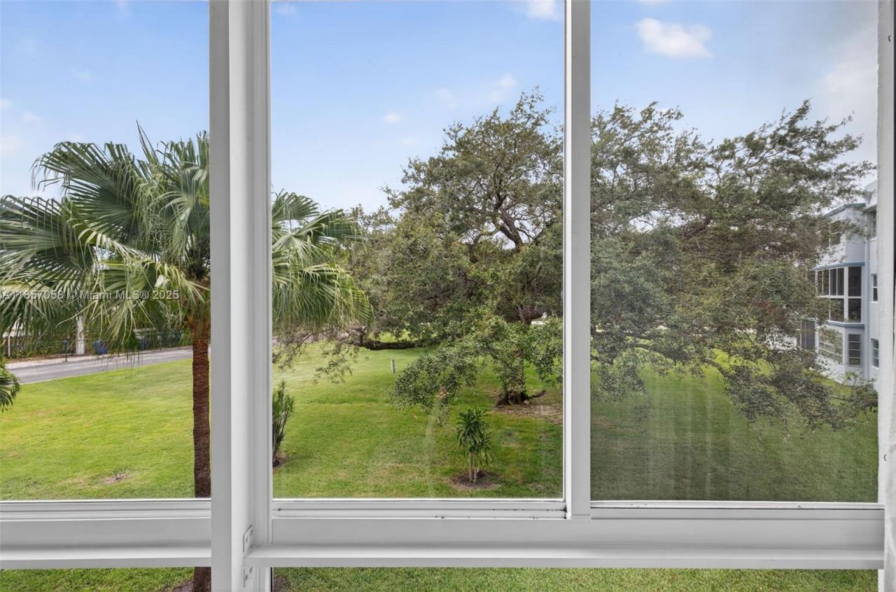 2200 Park Ln, Unit 205, Hollywood, FL 33021 Photo