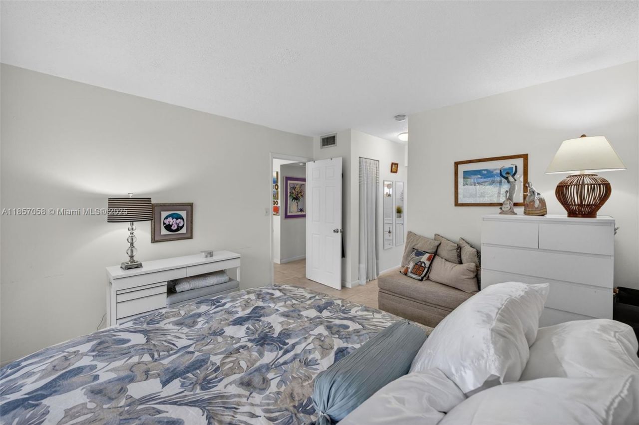 2200 Park Ln, Unit 205, Hollywood, FL 33021 Photo