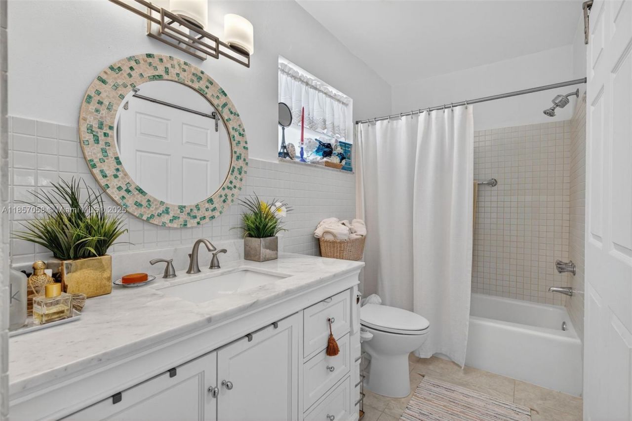 2200 Park Ln, Unit 205, Hollywood, FL 33021 Photo