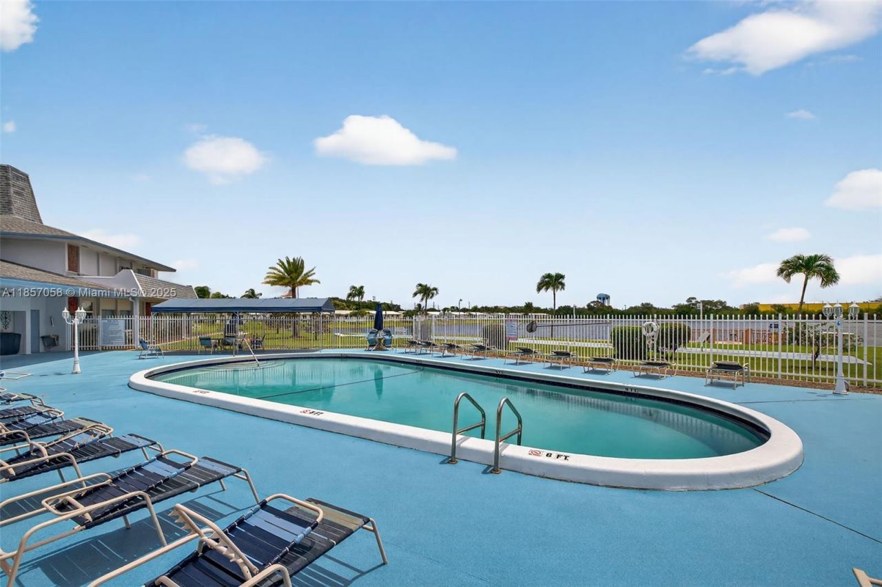 2200 Park Ln, Unit 205, Hollywood, FL 33021 Photo