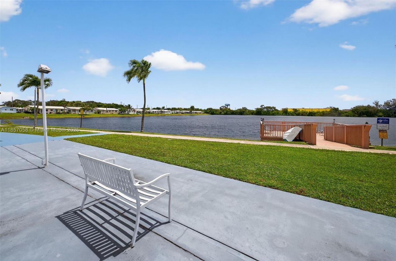 2200 Park Ln, Unit 205, Hollywood, FL 33021 Photo