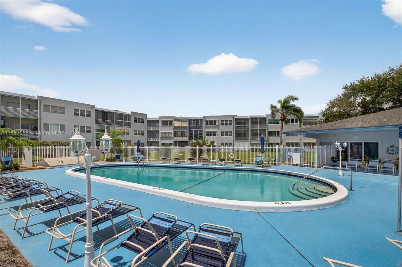 2200 Park Ln, Unit 205, Hollywood, FL 33021 Photo