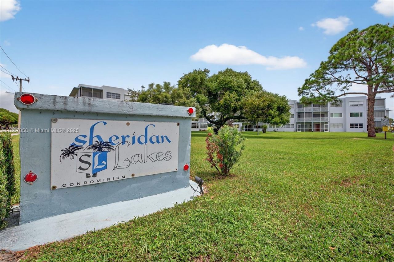 2200 Park Ln, Unit 205, Hollywood, FL 33021 Photo