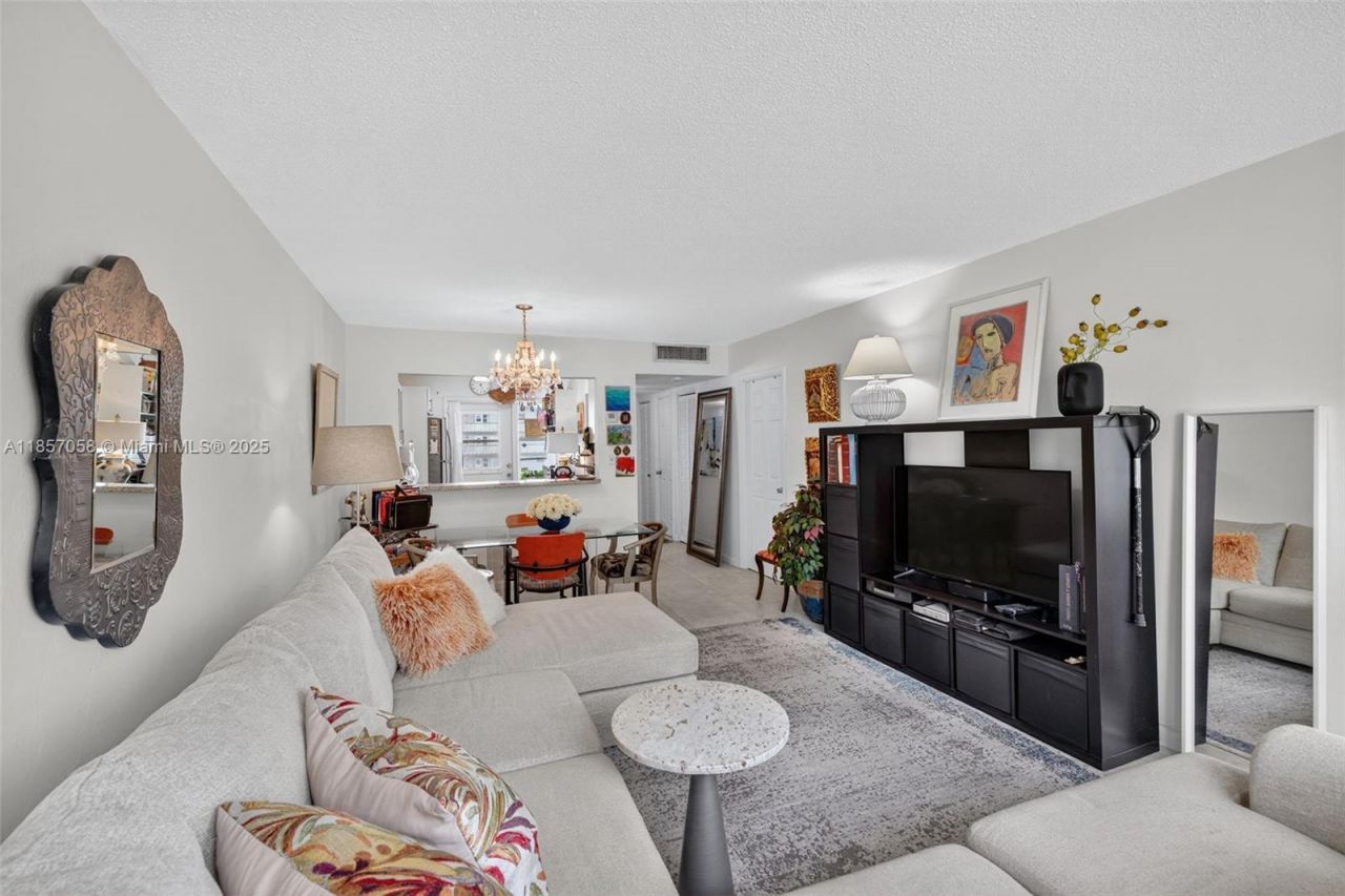 2200 Park Ln, Unit 205, Hollywood, FL 33021 Photo