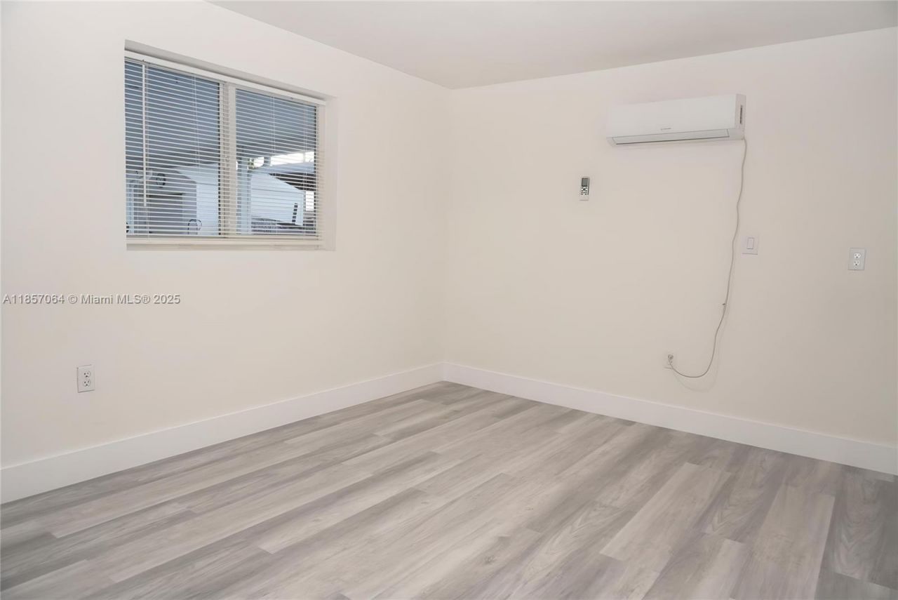 4851 E 8th Ct, Hialeah, FL 33013 Photo