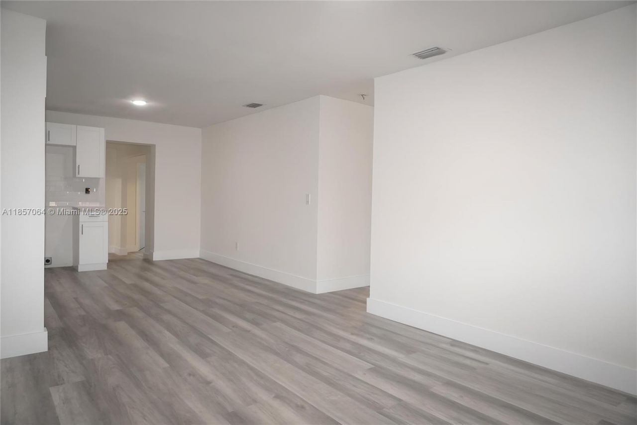 4851 E 8th Ct, Hialeah, FL 33013 Photo