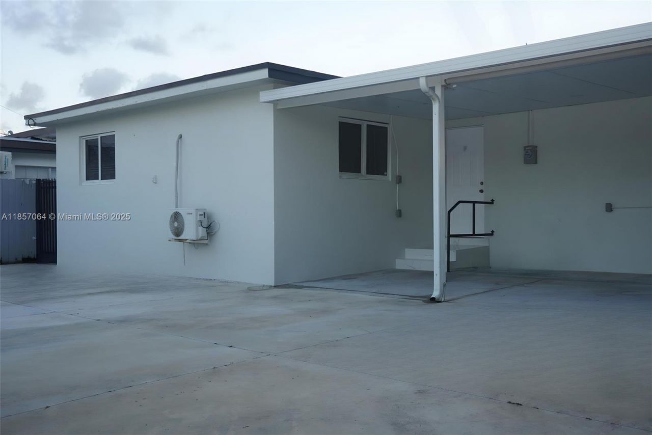 4851 E 8th Ct, Hialeah, FL 33013 Photo