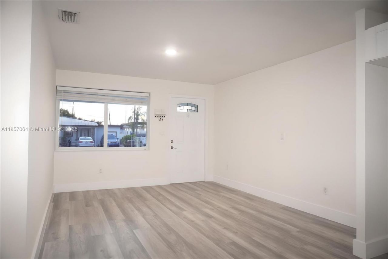 4851 E 8th Ct, Hialeah, FL 33013 Photo