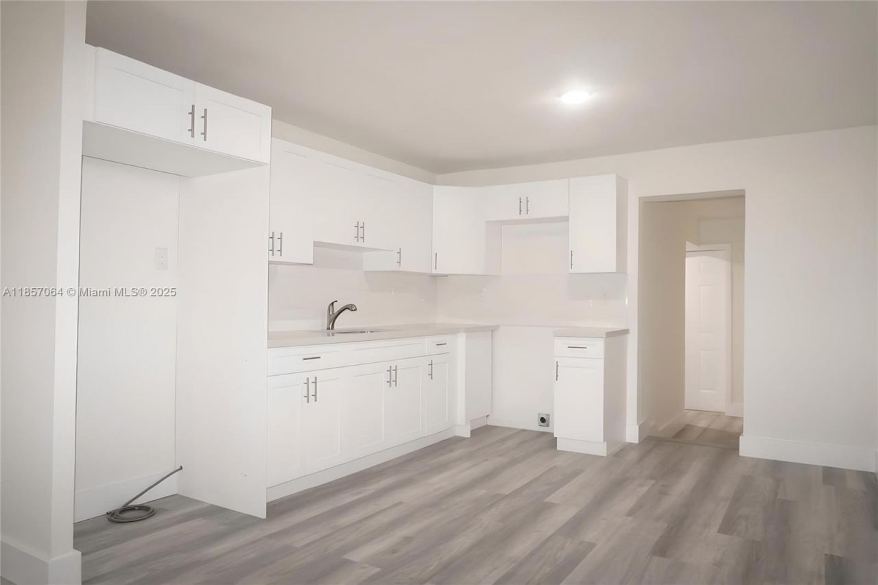 4851 E 8th Ct, Hialeah, FL 33013 Photo