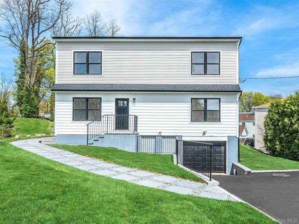 6 Lee Gray Court, Unit 2, Glen Cove, NY 11542