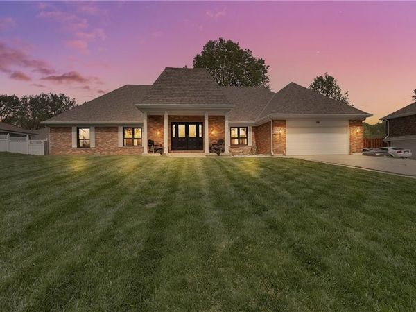 16424 E George Franklyn Drive, Independence, MO 64055