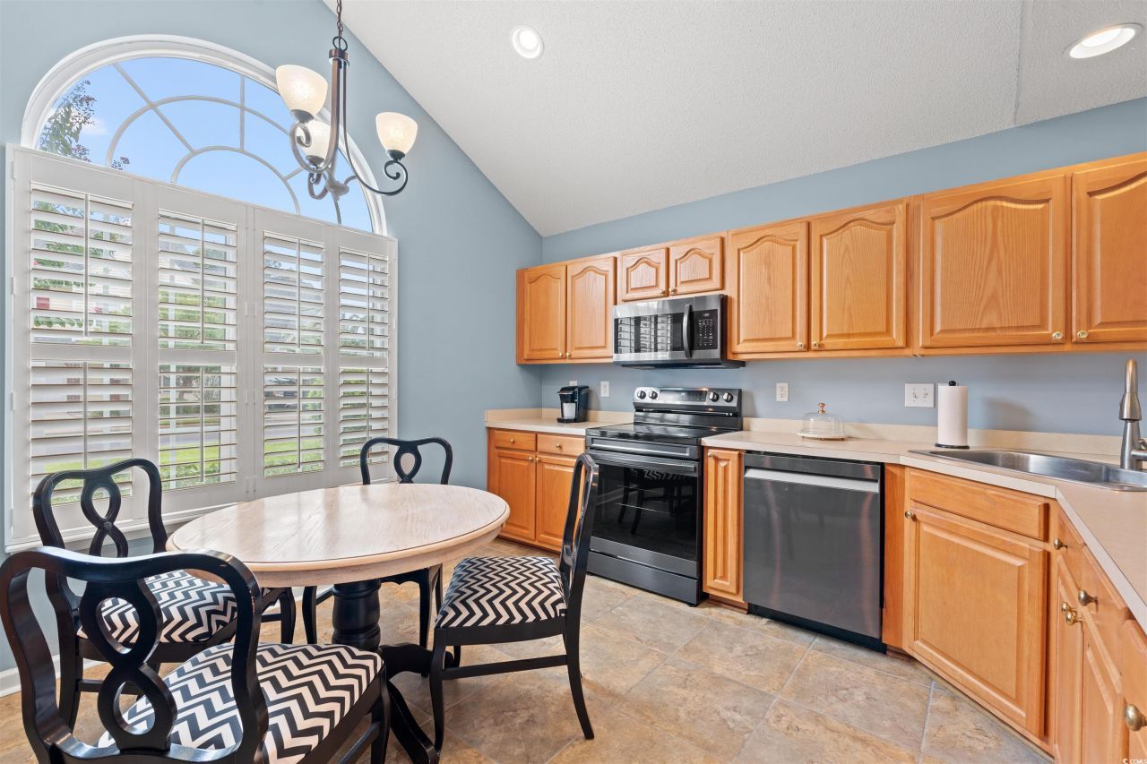 168 Wimbledon Way Photo 8