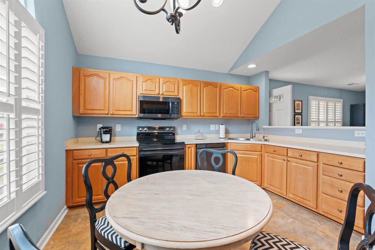 168 Wimbledon Way Photo 9