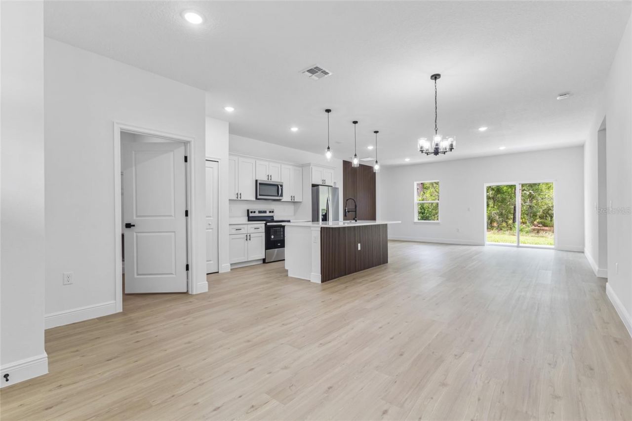 1071 W Hampshire Boulevard, Dunnellon, FL 34434 Photo