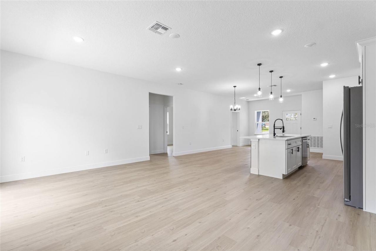 1071 W Hampshire Boulevard, Dunnellon, FL 34434 Photo