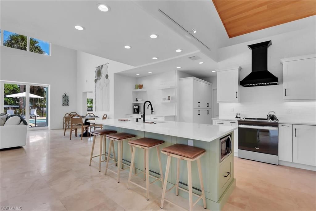 215 Mooring Line Dr, Naples, FL 34102 Photo