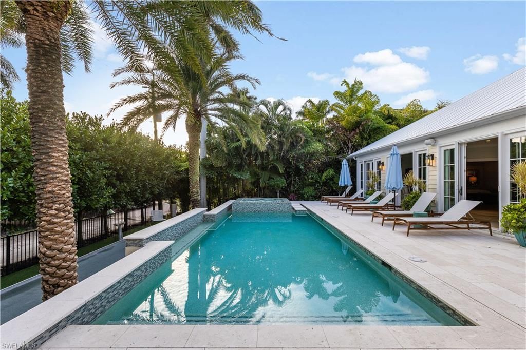 154 4th Ave N, Naples, FL 34102 Photo