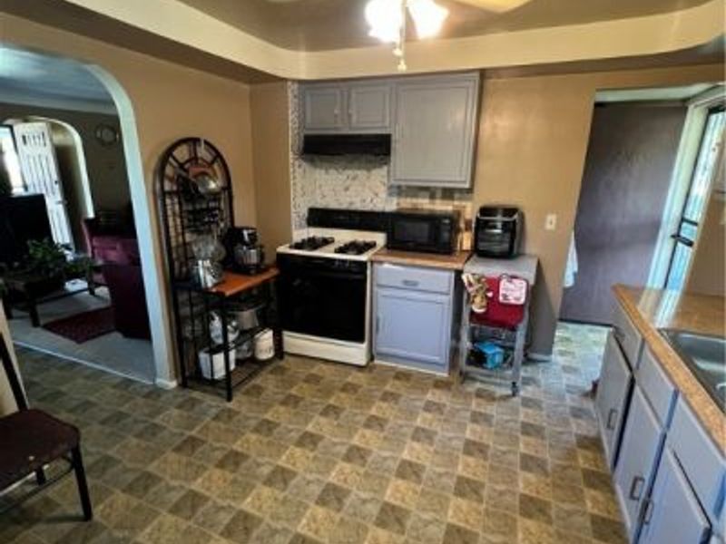 17806 Tarkington Avenue, Cleveland, OH 44128 Photo 5