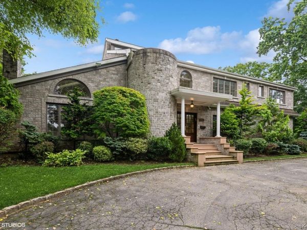 835 Barberry Lane, Woodsburgh, NY 11598