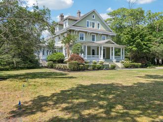 90 Thompson Avenue Babylon, NY 11702