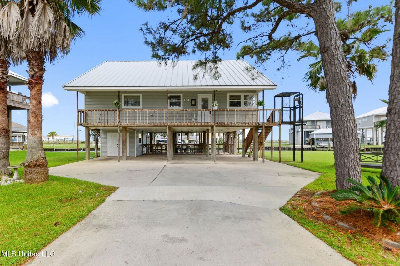 424 Riverview Drive, Bay Saint Louis, MS 39520 Main Photo