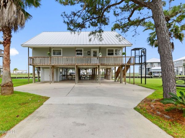 424 Riverview Drive, Bay Saint Louis, MS 39520