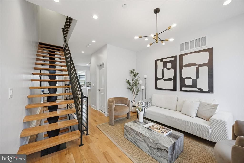 2220 E Harold Street, Philadelphia, PA 19125 Main Photo