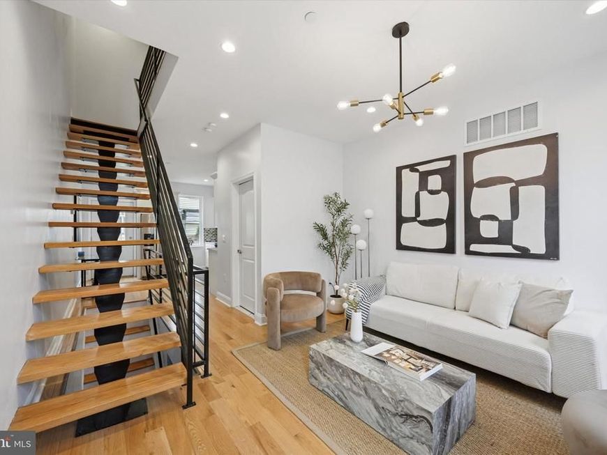 2220 E Harold Street, Philadelphia, PA 19125 Main Photo