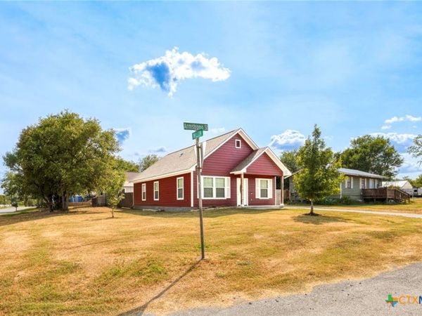 1628 Armstrong Street, Luling, TX 78648