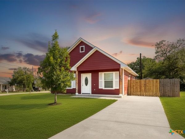 1628 Armstrong Street, Luling, TX 78648