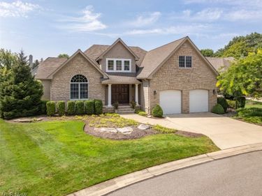 95 Nantucket Court, Bratenahl, OH 44108