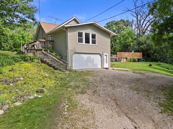 8020 Ridgeway DRIVE, Burlington, WI 53105