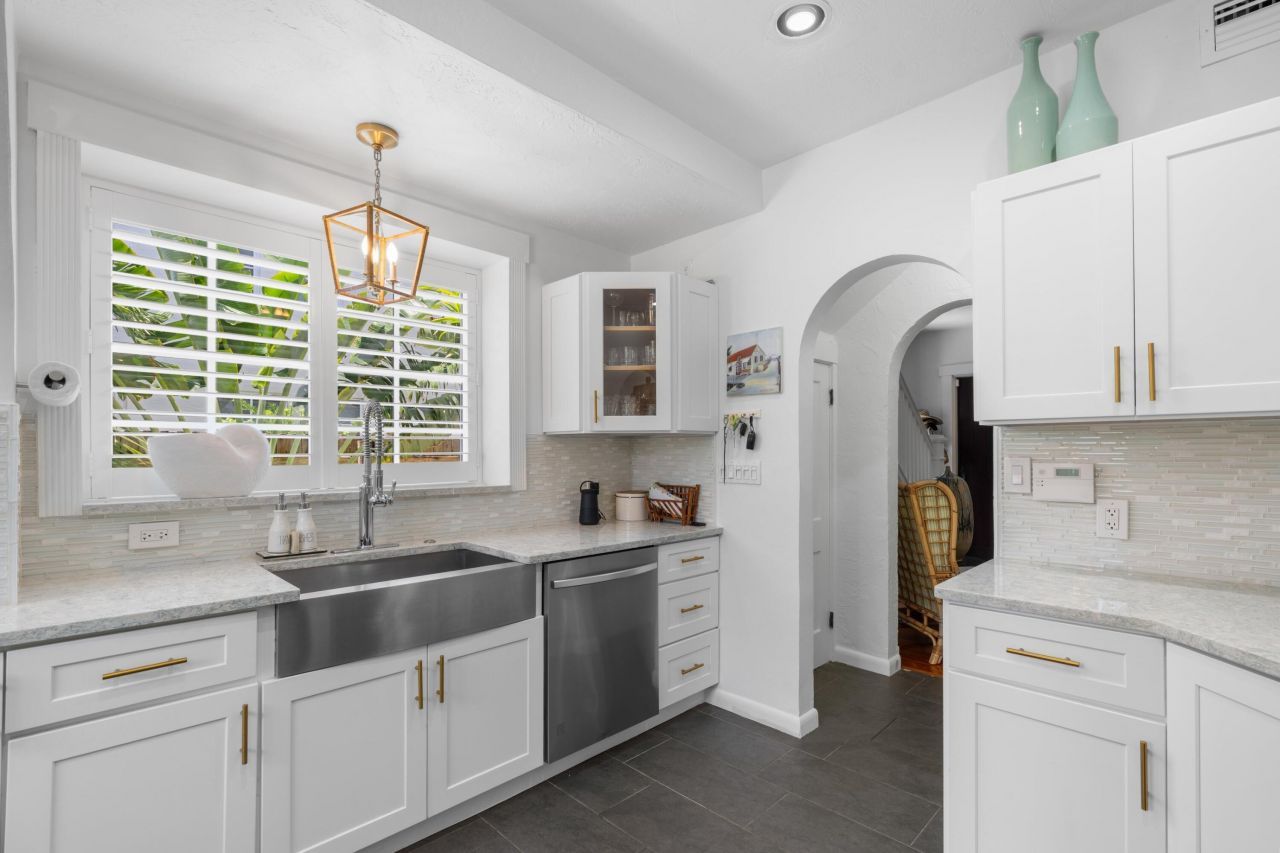 528 32nd Street, West Palm Beach, FL 33407 Photo