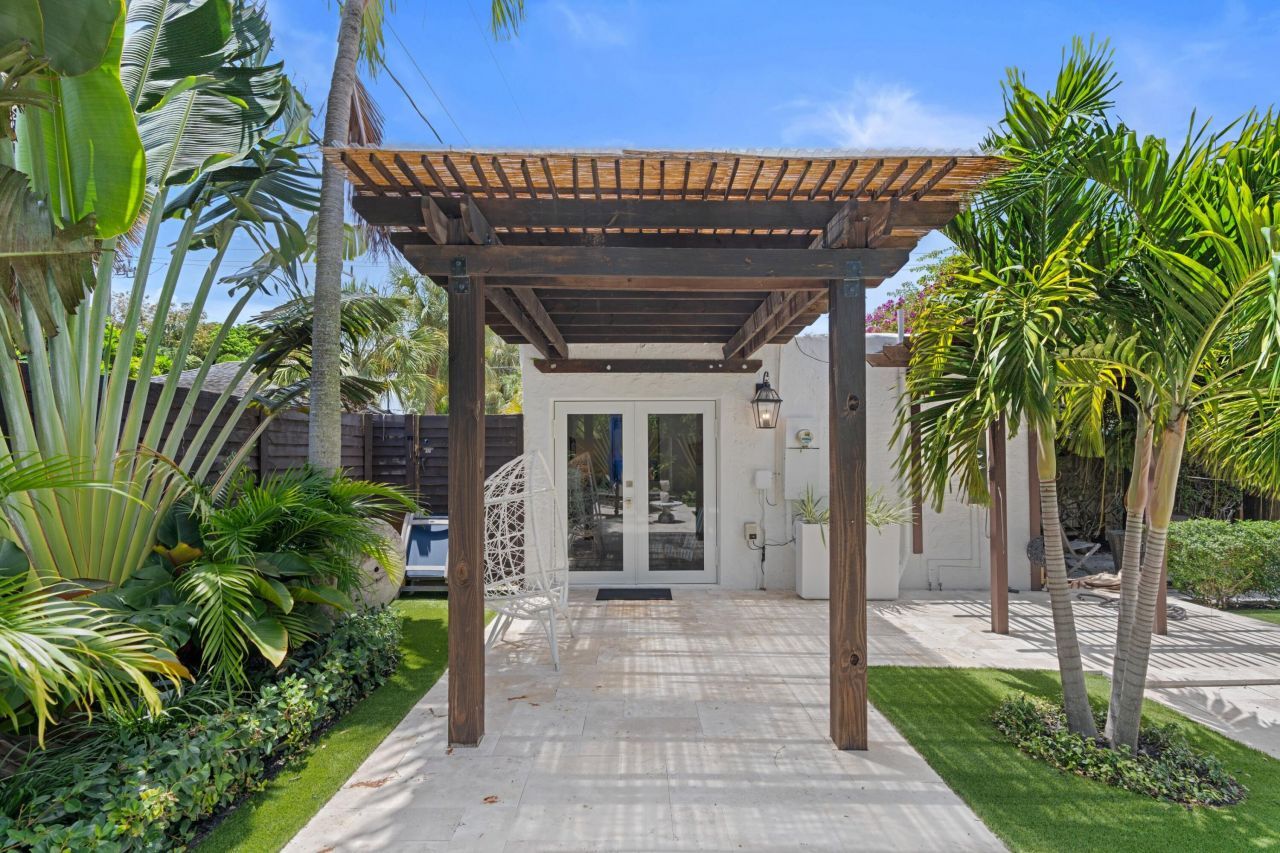 528 32nd Street, West Palm Beach, FL 33407 Photo