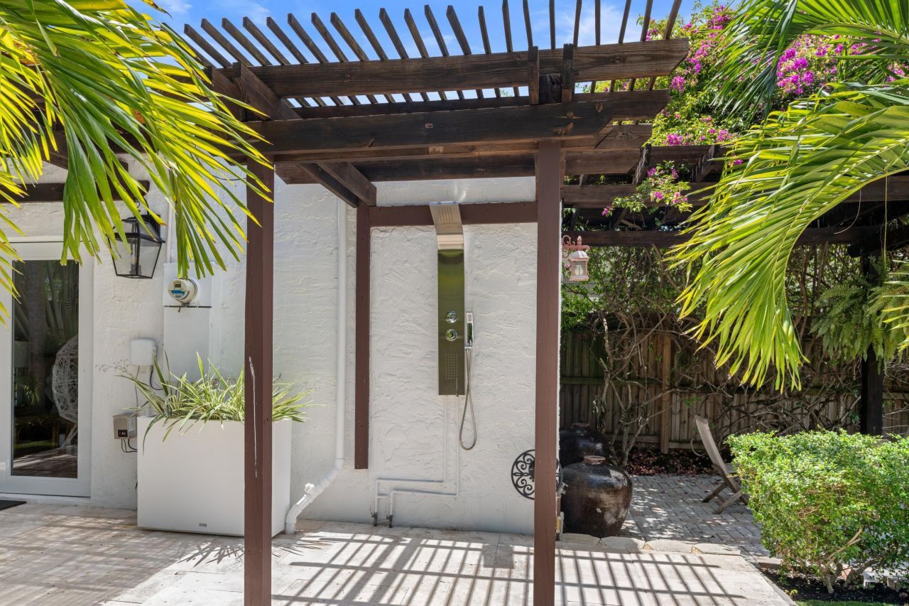 528 32nd Street, West Palm Beach, FL 33407 Photo