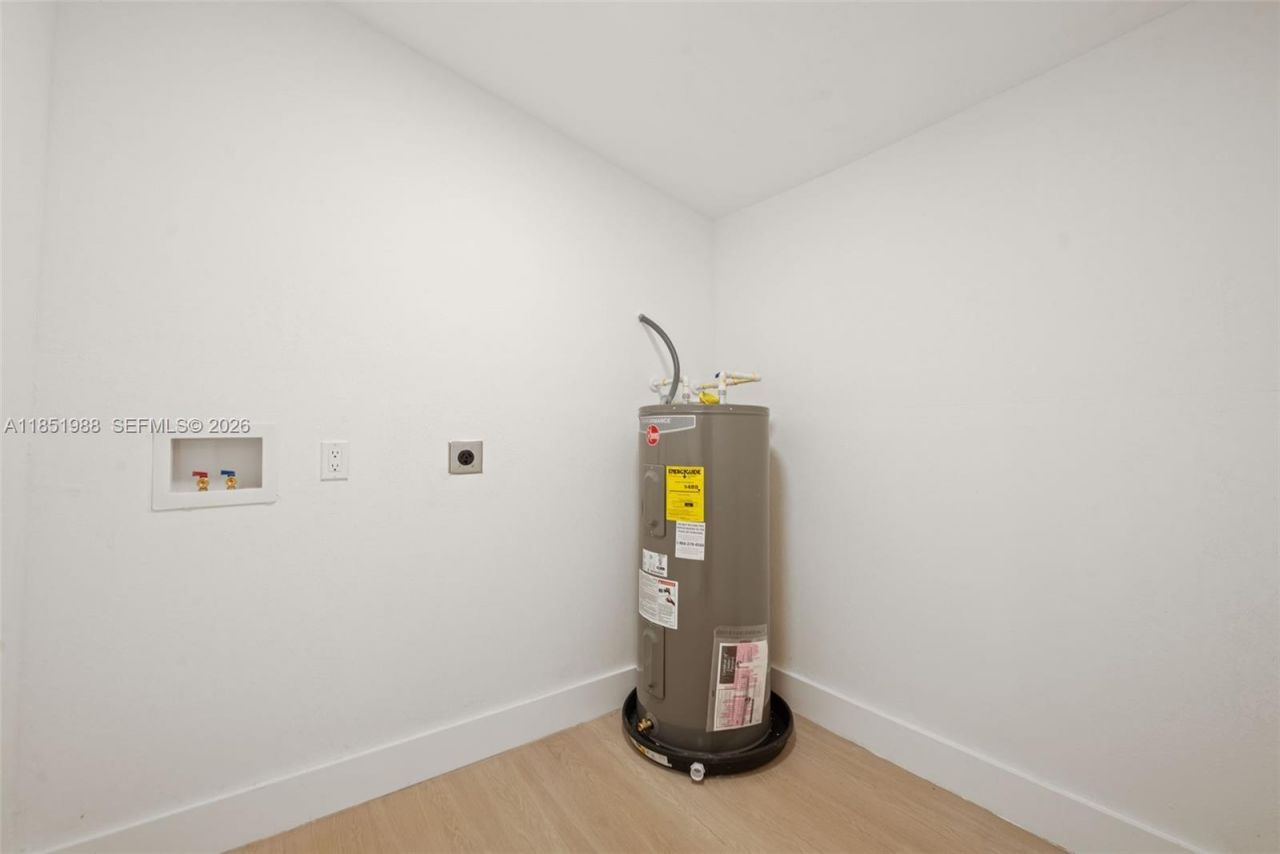 6965 NW 21st Ct, Miami, FL 33147 Photo