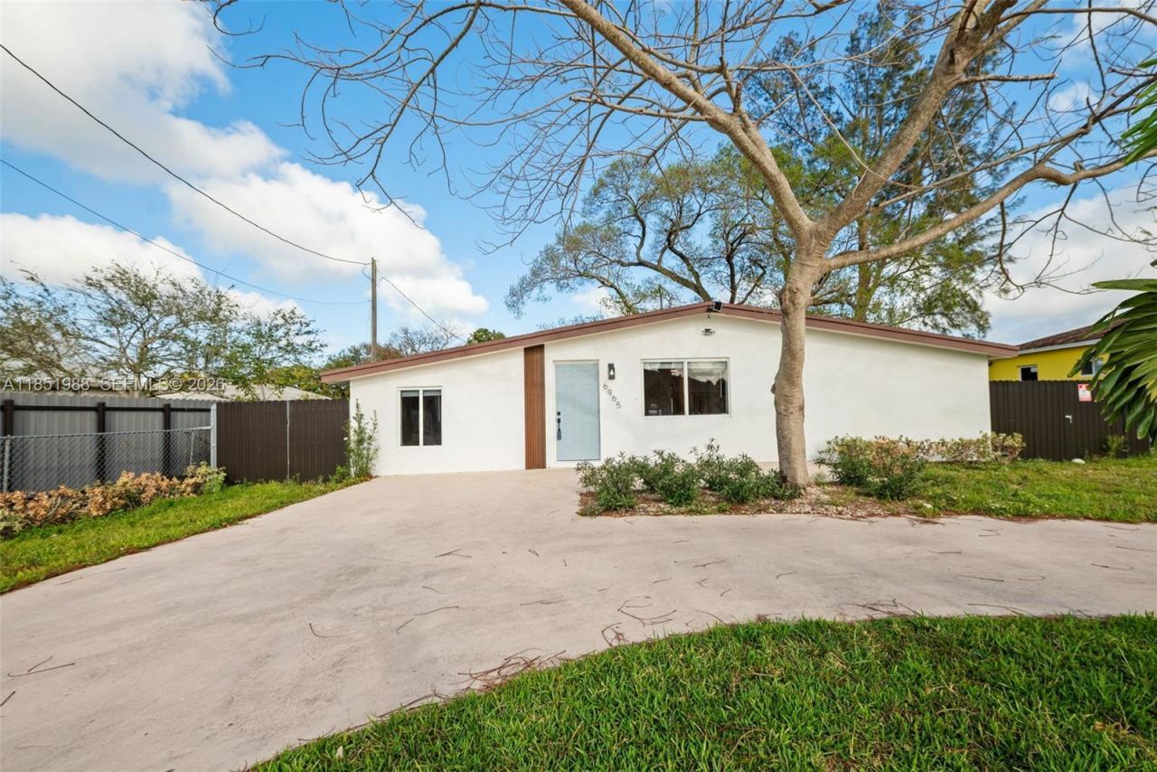 6965 NW 21st Ct, Miami, FL 33147 Photo