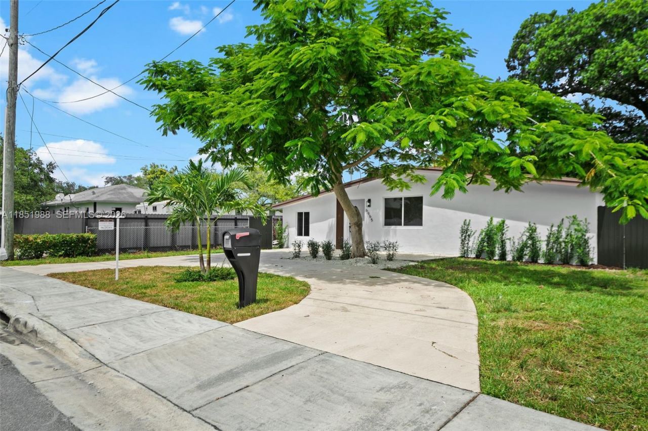 6965 NW 21st Ct, Miami, FL 33147 Photo