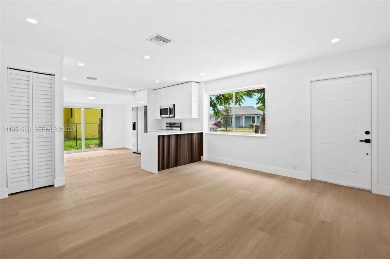 6965 NW 21st Ct, Miami, FL 33147 Photo