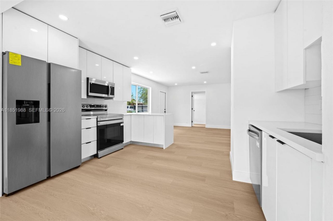 6965 NW 21st Ct, Miami, FL 33147 Photo