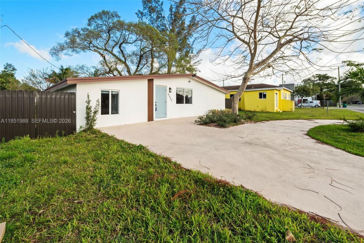 6965 NW 21st Ct, Miami, FL 33147 Photo