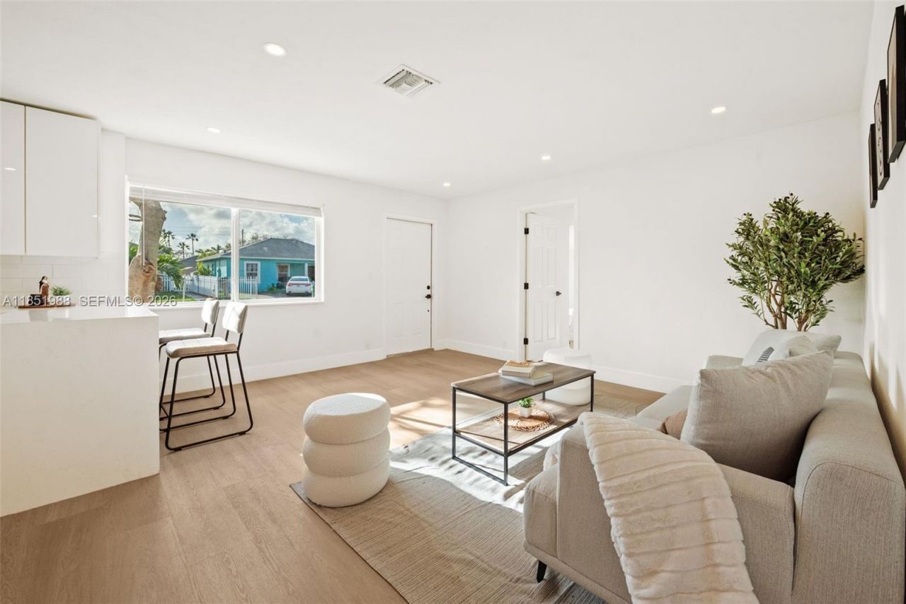 6965 NW 21st Ct, Miami, FL 33147 Photo