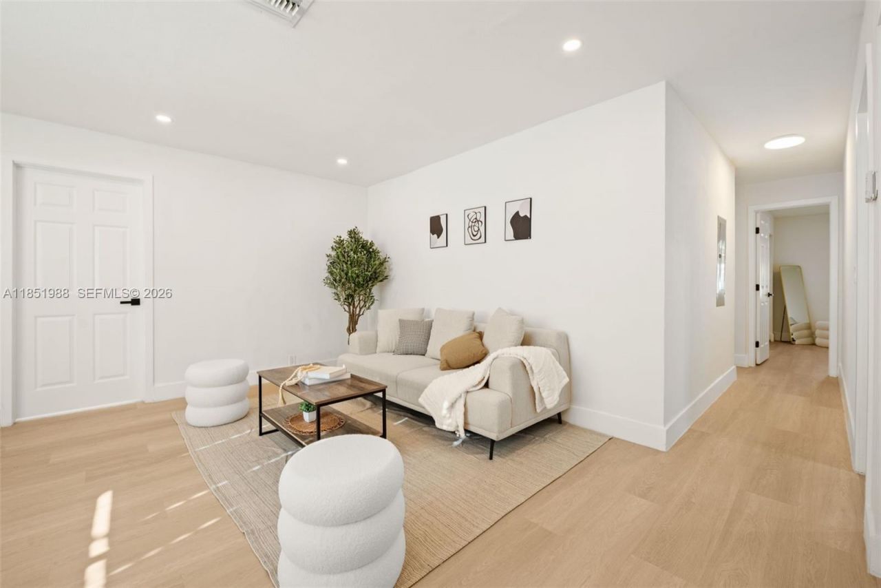 6965 NW 21st Ct, Miami, FL 33147 Photo