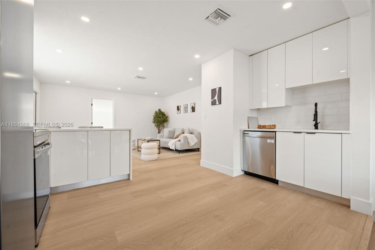 6965 NW 21st Ct, Miami, FL 33147 Photo