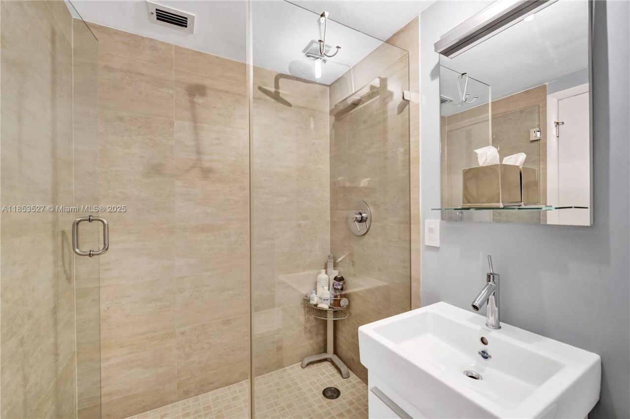 20281 E Country Club Dr, Unit 607, Aventura, FL 33180 Photo