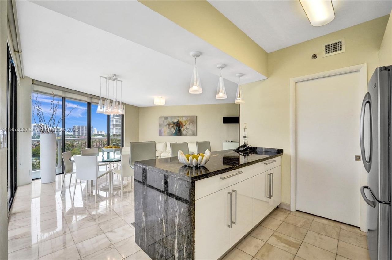 20281 E Country Club Dr, Unit 607, Aventura, FL 33180 Photo