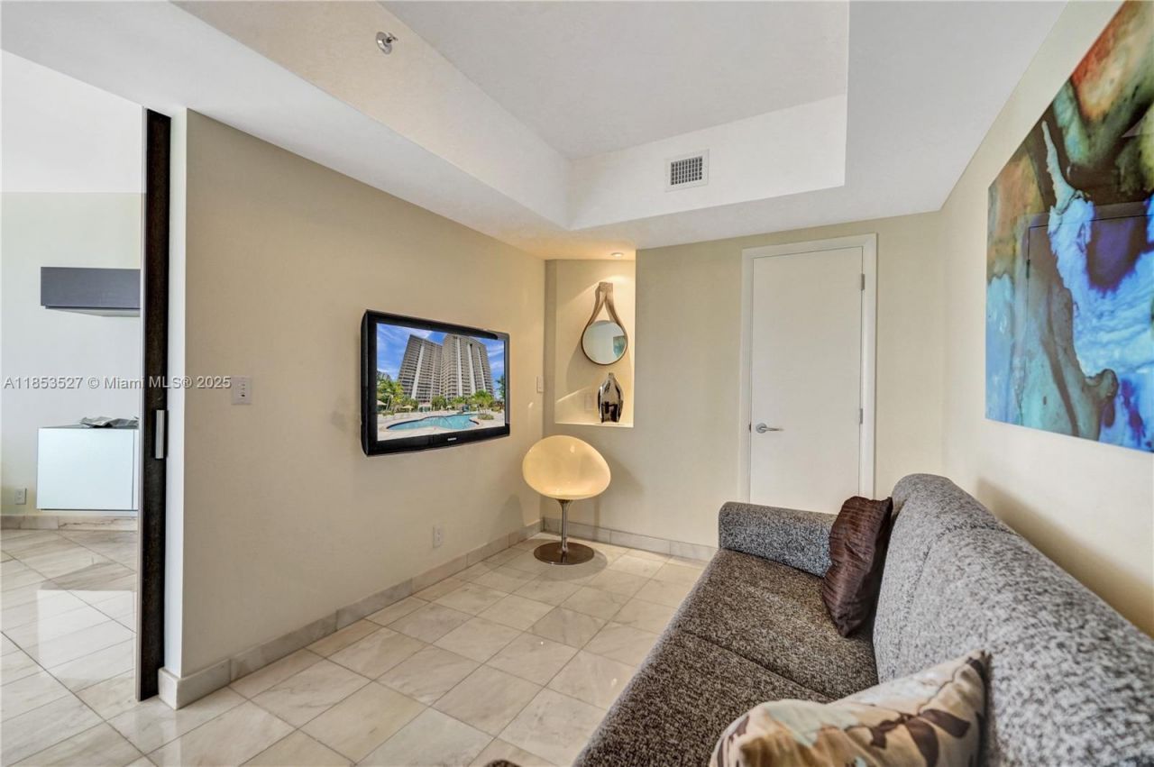 20281 E Country Club Dr, Unit 607, Aventura, FL 33180 Photo